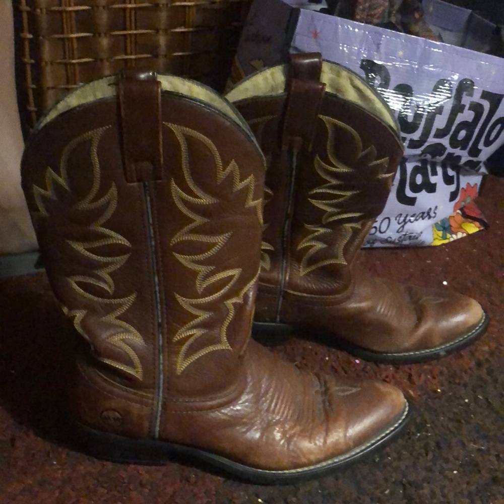 HH BOOTS USED IN FAIR CONDITION. SIZE 9